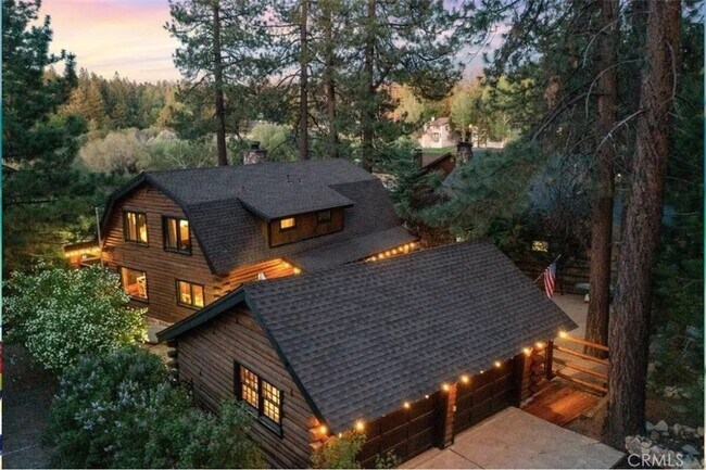 Building Photo - 1091 Club View Dr