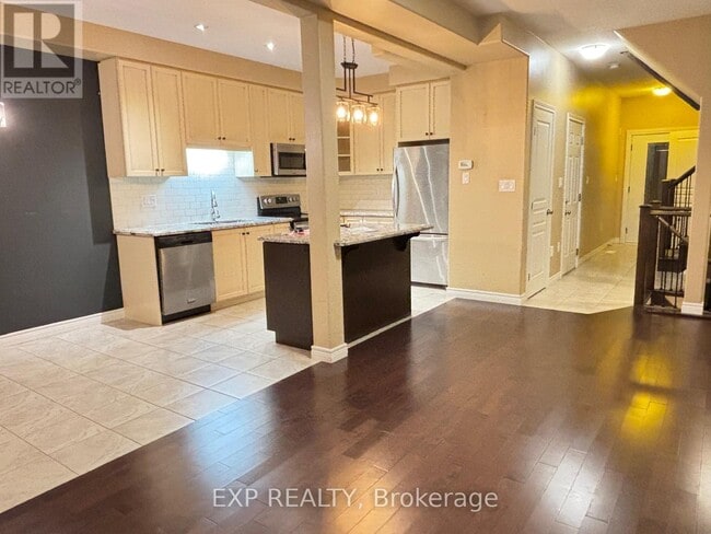 Photo du bâtiment - 6 Chestnut Dr