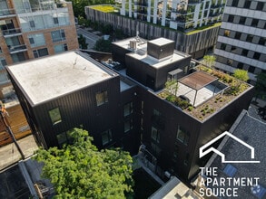 Building Photo - 1712 Oak Ave