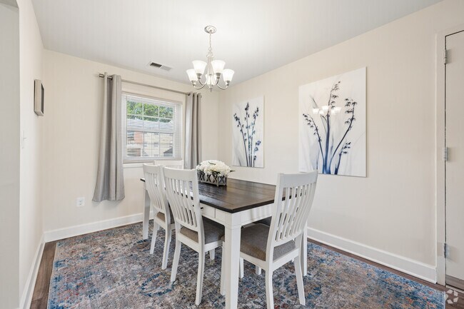 2 habitaciones, 1 baño - 722 pies cuadrados - Comedor - Rockdale Gardens Apartments & Townhomes*