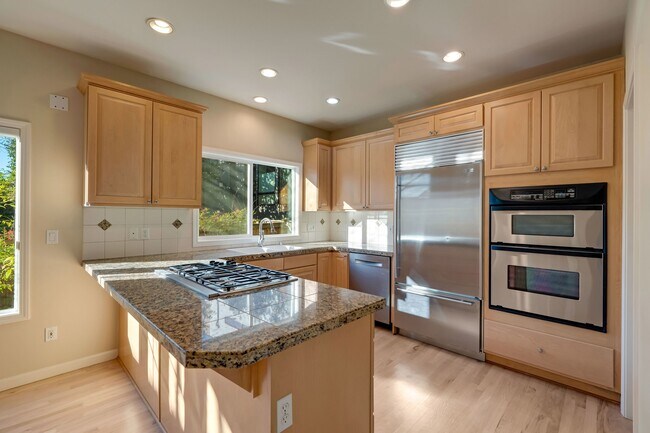 Foto del edificio - 6215 101st Ct NE