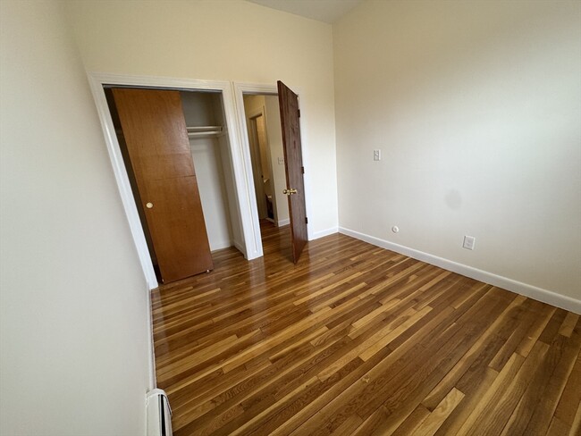 Building Photo - 160-180 N Beacon St