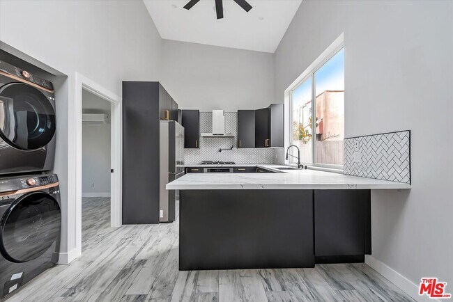 Foto del edificio - 12420 Idaho Ave