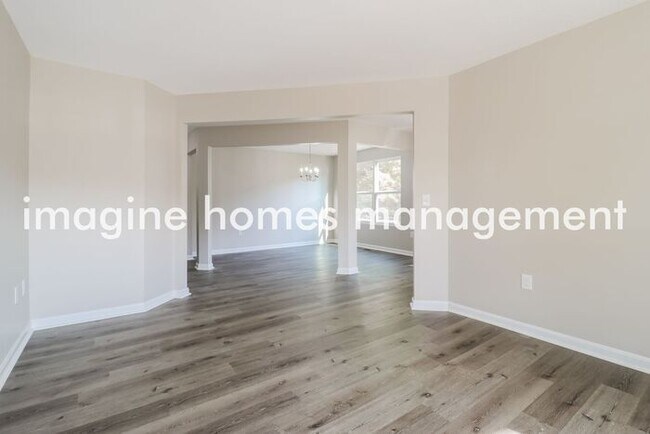 Building Photo - Large 4 Bedroom Single Family Home in Amelia!