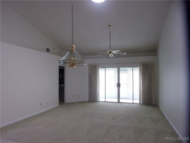 Foto del edificio - 807 Lanark Dr