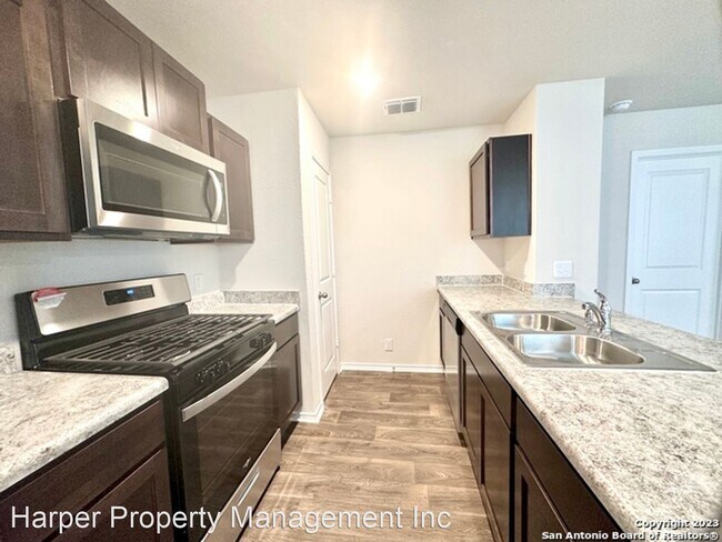 Foto del edificio - 3 br, 2 bath House - 9922 Yellow Lake