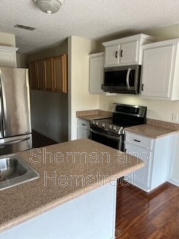Building Photo - 108 Mustang Dr