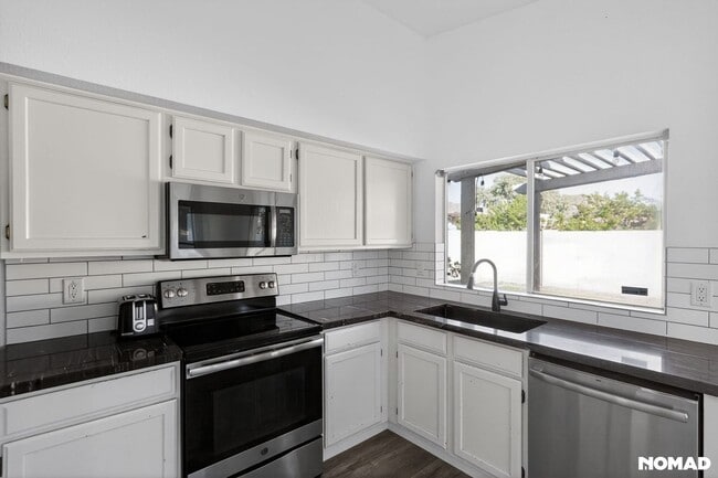 Building Photo - 4640 E Piedmont Rd