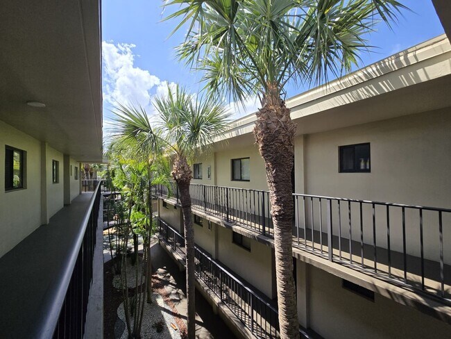 Foto del edificio - Prime Delray Location – Updated 2BR/2BA Co...