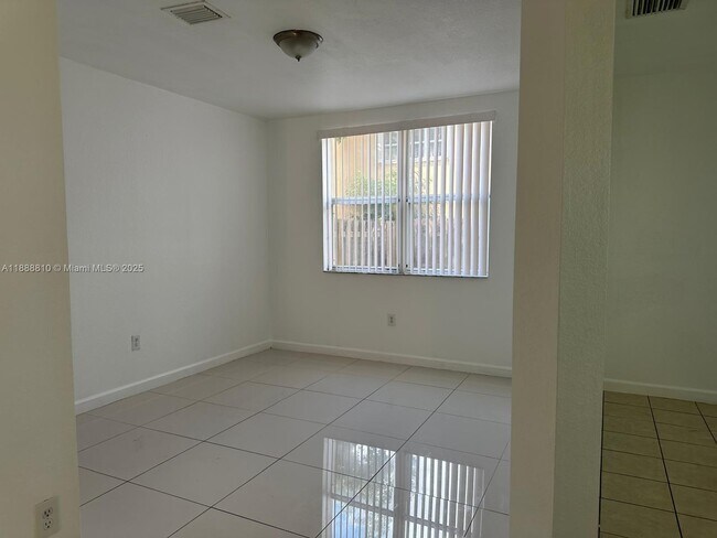 Foto del edificio - 1490 NE 33rd Ave