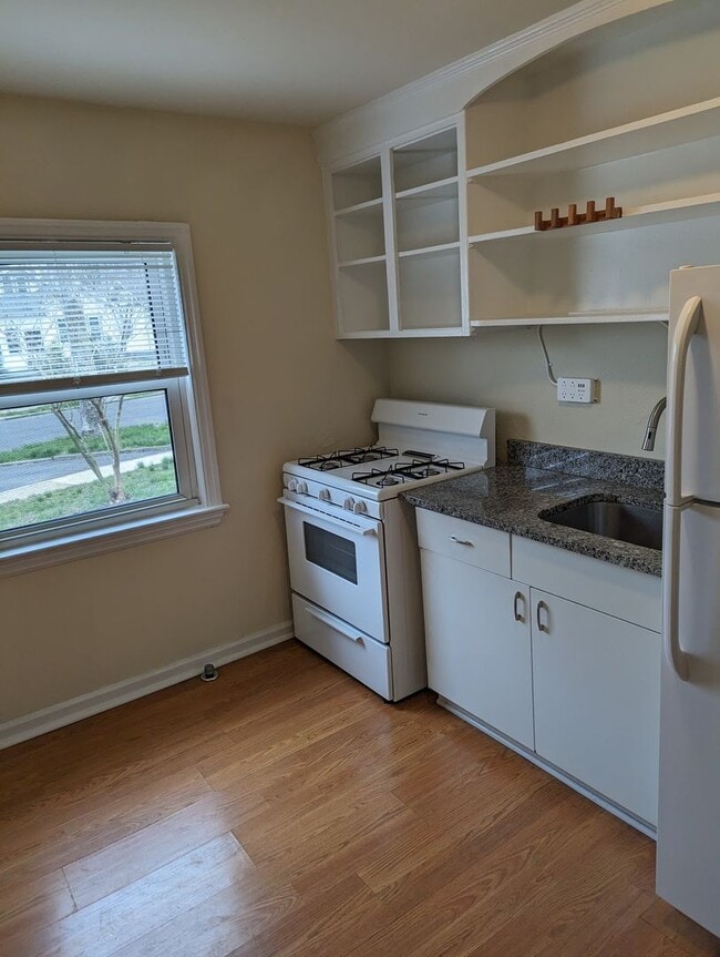 Building Photo - 1 bedroom | 1 bath - Oaklyn, NJ