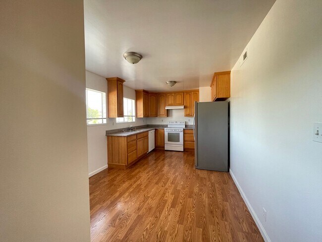 Foto del edificio - 3 Bedroom unit available in Hayward!