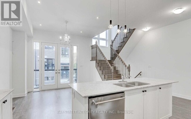 Building Photo - 11 Howick Ln