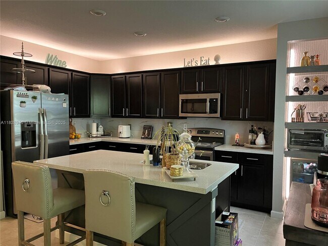 Foto del edificio - 6974 Halton Park Ln