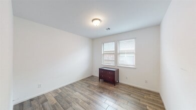 Building Photo - 31415 Whitcombe Summit Wy