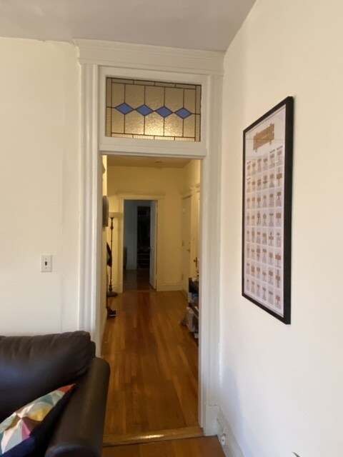 Building Photo - 104 Queensberry St