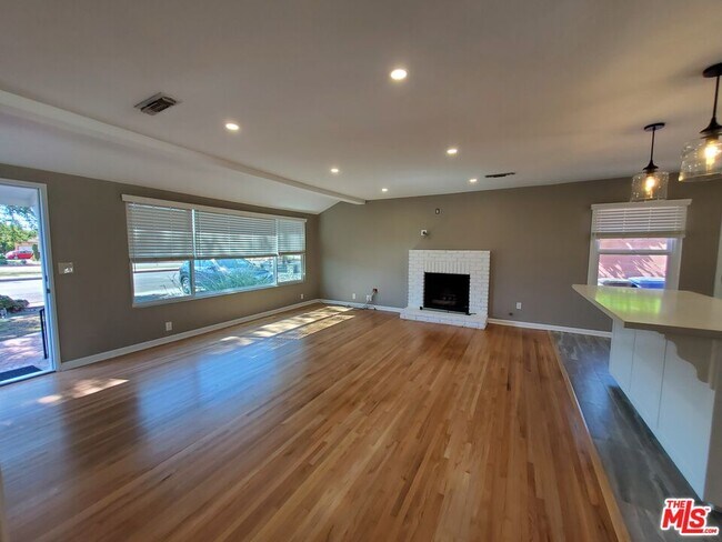 Foto del edificio - 11286 Hayter Ave