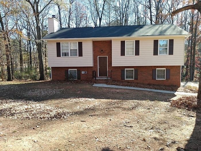 Primary Photo - Now Available! 5 bedroom 2 bath home!