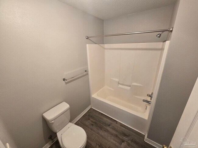 Foto del edificio - 4873 La Casa Cir