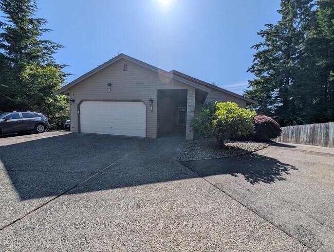 Foto del edificio - Beautiful East Bremerton Home with a View