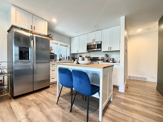 Foto del edificio - Updated 4-Bedroom Home in Salt Lake City!