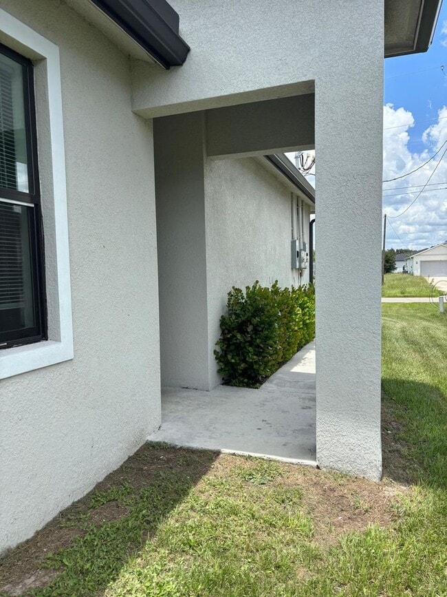 Foto del edificio - Lehigh Acres Beautiful 2 bdrm/2 bath Plus ...