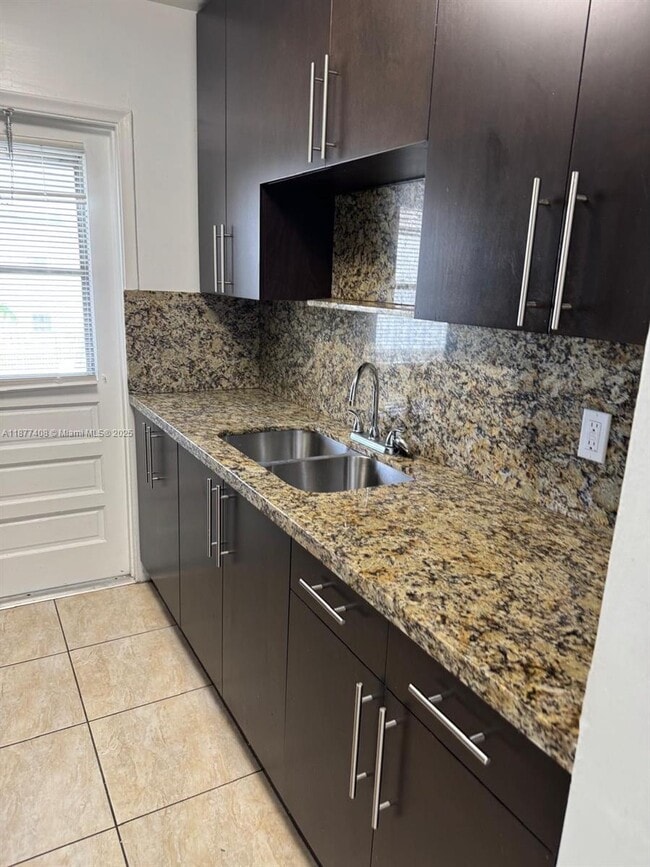 Building Photo - 5420 Hollywood Blvd