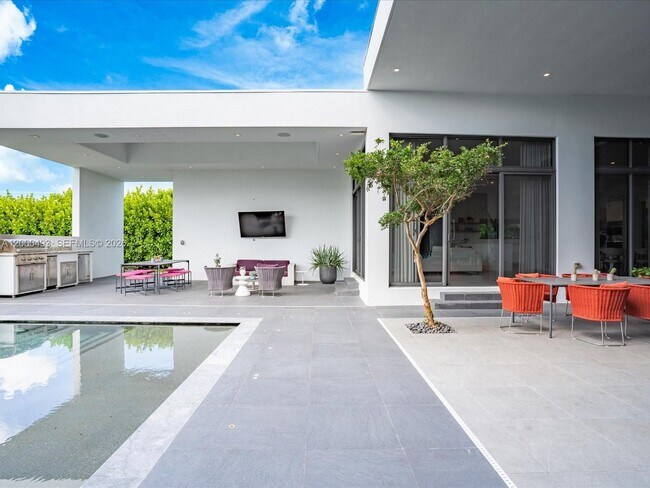 Foto del edificio - 16650 Sunset Way