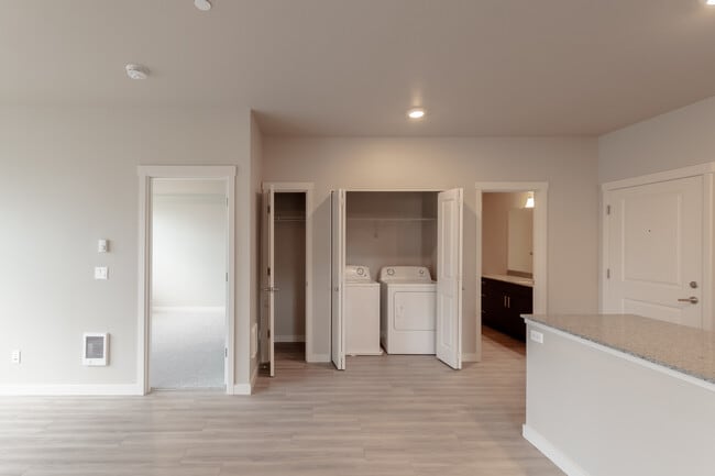 Building Photo - Lakemont Ridge