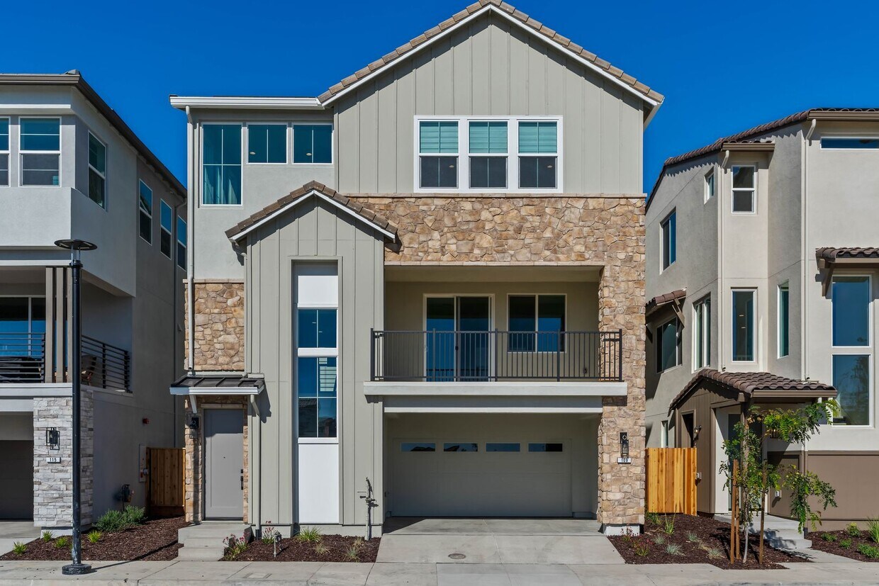 Foto principal - Newly Constructed 3-Bedroom, 2.5-Bath Home...