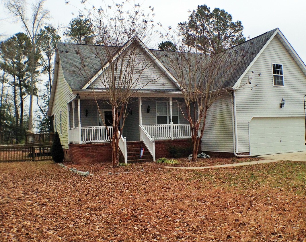 Primary Photo - 2471 Skeetertown Rd