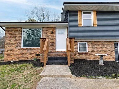 Building Photo - 586 Pinewood Cir