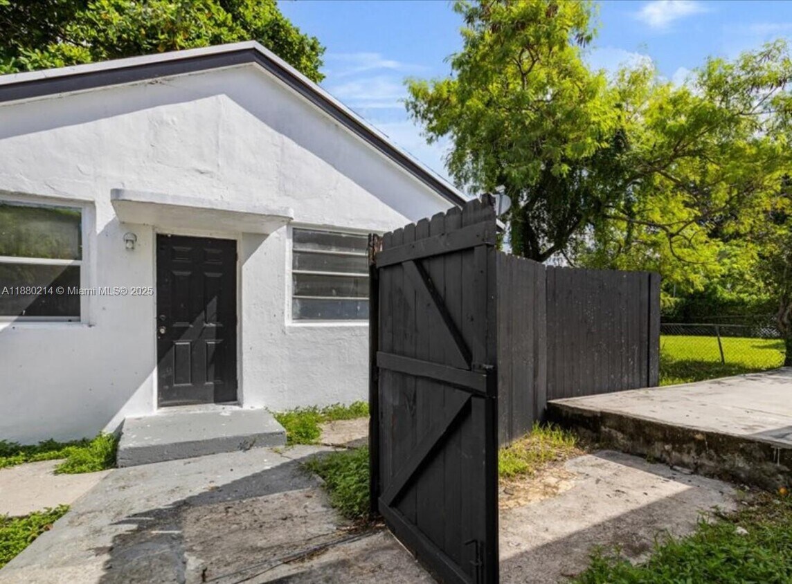 Foto principal - 1601 NW 50th St