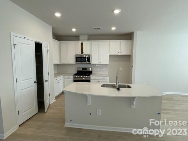 Foto del edificio - Newer town home available end of December!