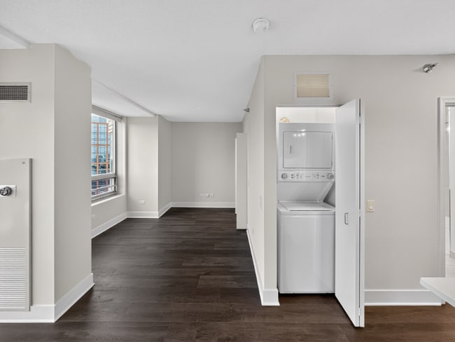 Building Photo - 302 N Canal St