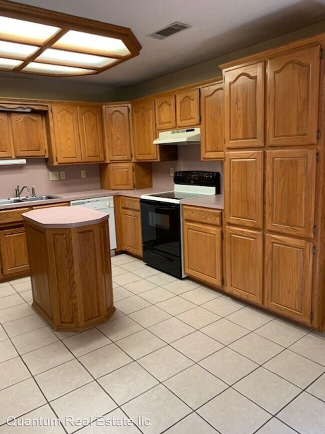 Building Photo - 3 br, 2 bath House - 38 RIVIERA DR