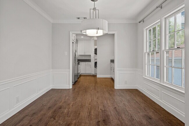 Foto del edificio - 10621 ASHTON Ave