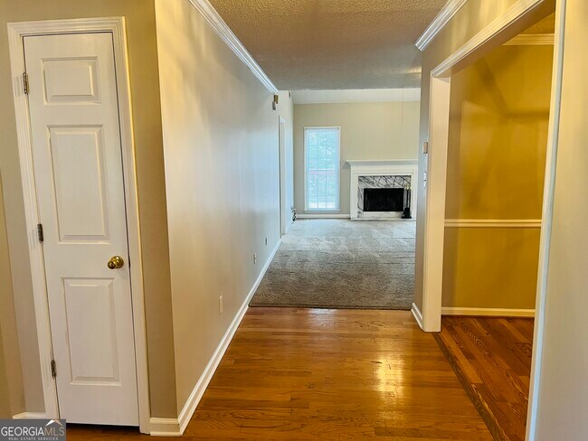 Building Photo - 155 Woodstream Wy