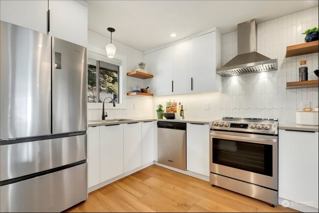 Building Photo - 210 Boylston Ave E