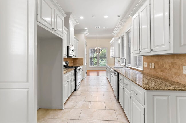 Foto del edificio - 2437 Fiero St