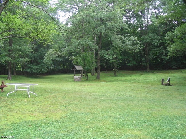 Foto del edificio - 860 Burnt Meadow Rd
