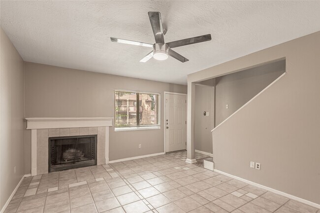 Foto del edificio - 2521 Crosstimbers Dr