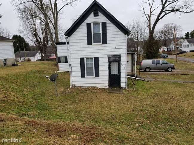 Foto del edificio - 3 br, 1 bath House - 303 E 3rd St