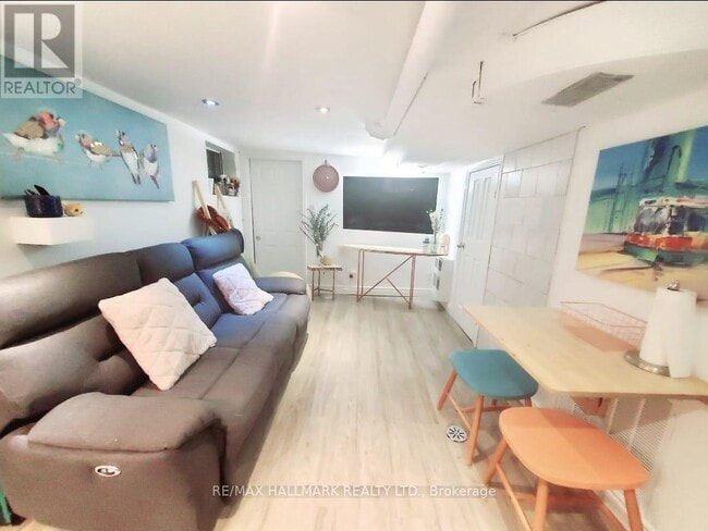 Building Photo - 21 Khedive Ave