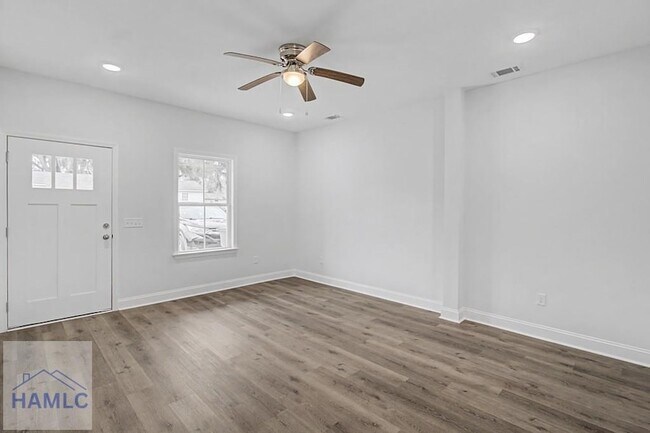 Foto del edificio - 205 Bagley Ave