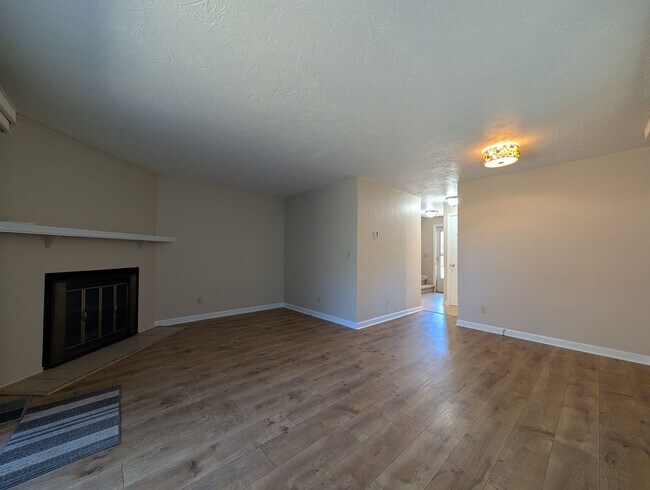 Foto del edificio - Nice 2 bed/1.5 bath condo in West Eugene