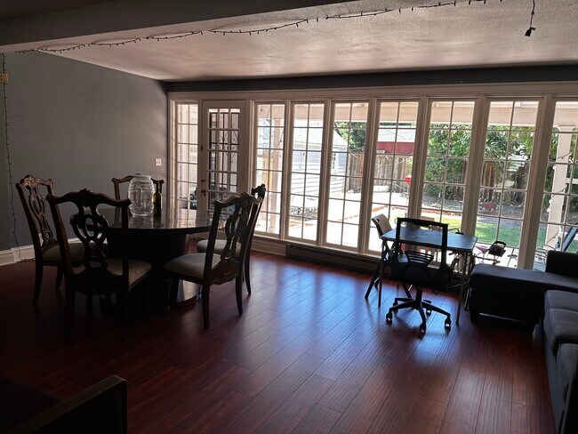 Foto del edificio - 820 Bristol Ave