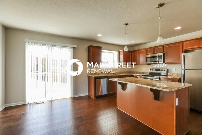 Foto del edificio - 3 Bedroom Pet-Friendly Home in Raymore, MO with Main Street Renewal