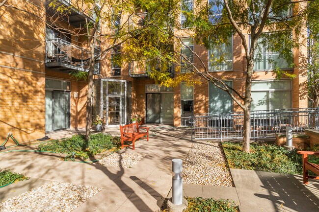 Building Photo - 1740 Oak Ave