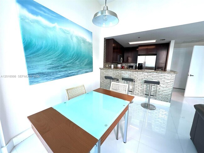 Foto del edificio - 6515 Collins Ave
